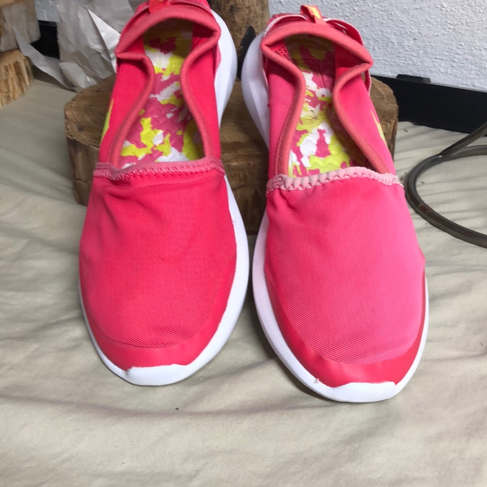 AVIA BEACH SHOES WOMEN SIZE 7.5‎